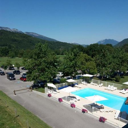 The Green Fee Close To The Golf Course And 5 Minutes From The Lake Giez Exterior photo
