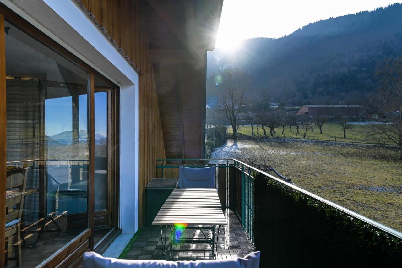 The Green Fee Close To The Golf Course And 5 Minutes From The Lake Giez Exterior photo