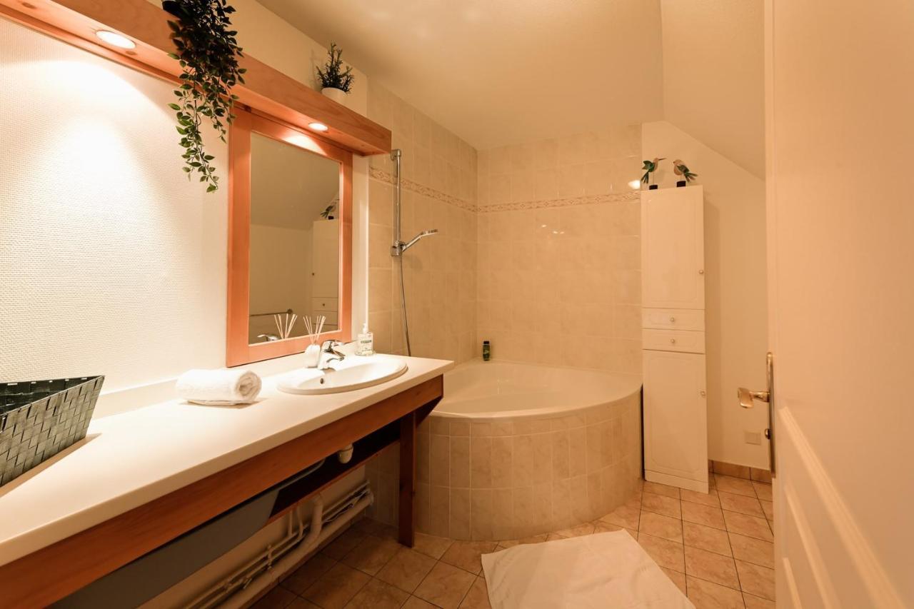 The Green Fee Close To The Golf Course And 5 Minutes From The Lake Giez Exterior photo