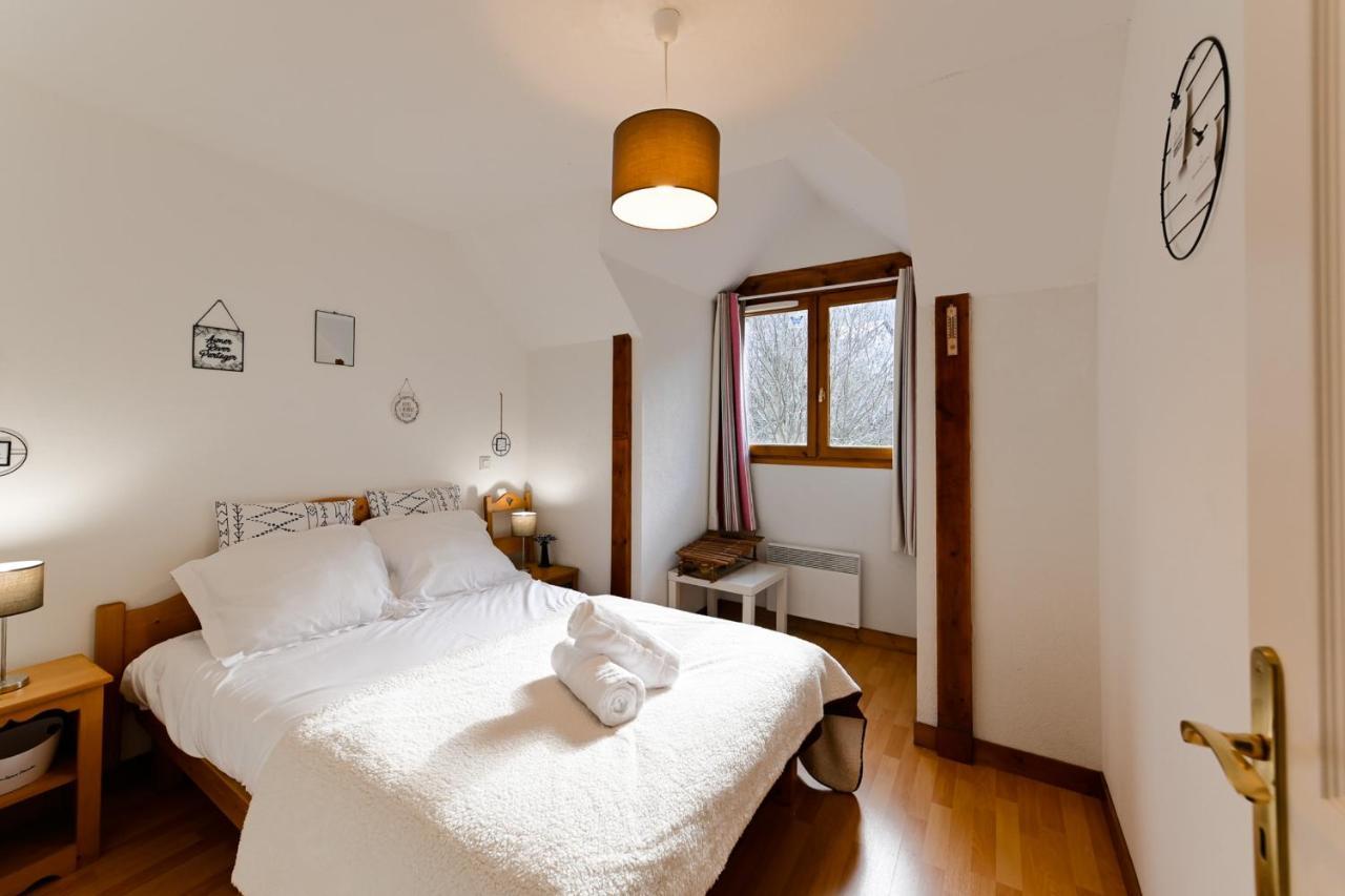 The Green Fee Close To The Golf Course And 5 Minutes From The Lake Giez Exterior photo